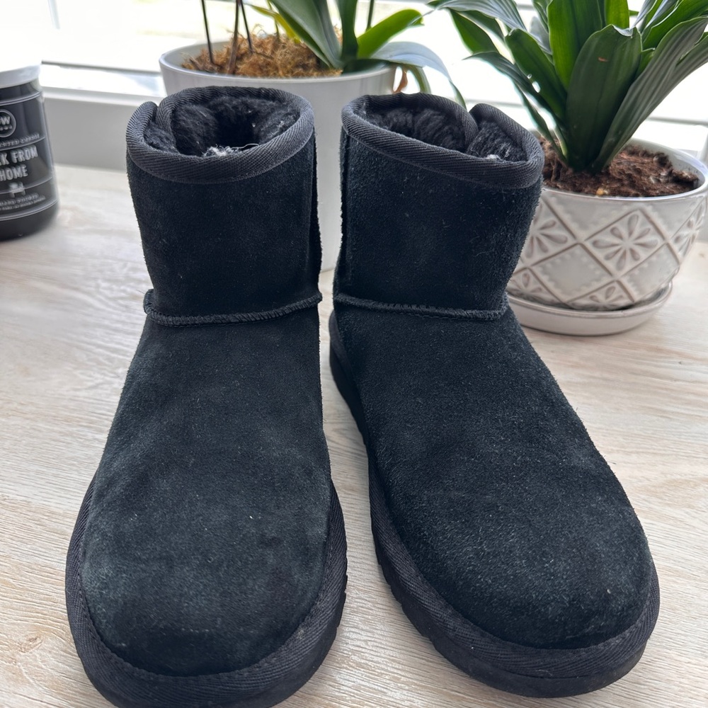 Youth UGG Black Suede Ankle Boots — Size 4